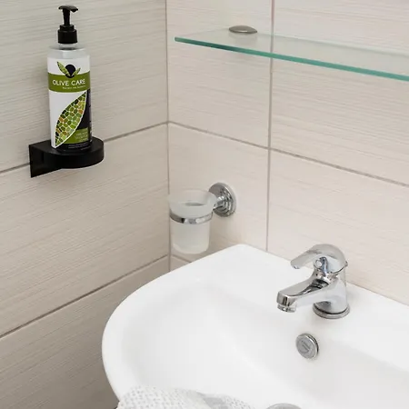 Konstantinos & 2 Nydri (Lefkada)