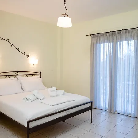 Konstantinos & 2 Nydri (Lefkada)