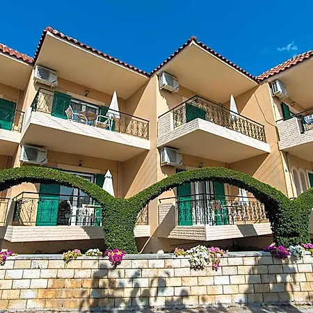 Konstantinos & 2 Apart Otel 3*