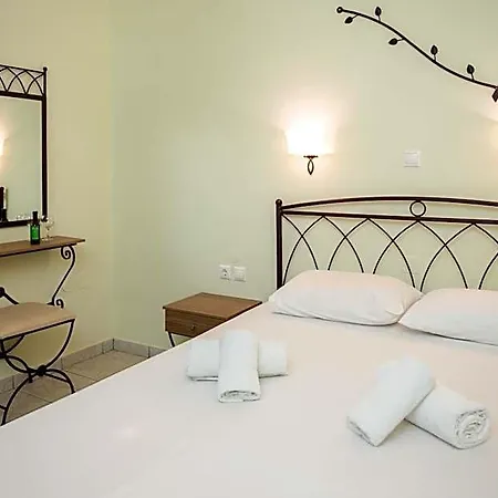 Konstantinos & 2 Apart Otel 3*