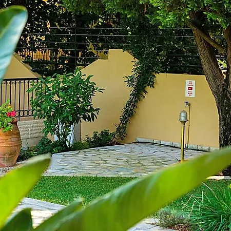 Konstantinos & 2 Apart Otel Nydri (Lefkada)