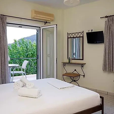 Konstantinos & 2 Apart Otel Nydri (Lefkada)