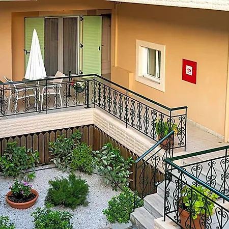 Konstantinos & 2 3* Nydri (Lefkada)
